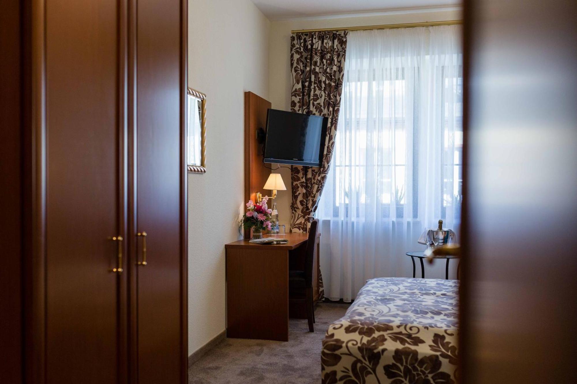Altdeutsche Weinstube Hotel Ruedesheim am Rhein Ngoại thất bức ảnh